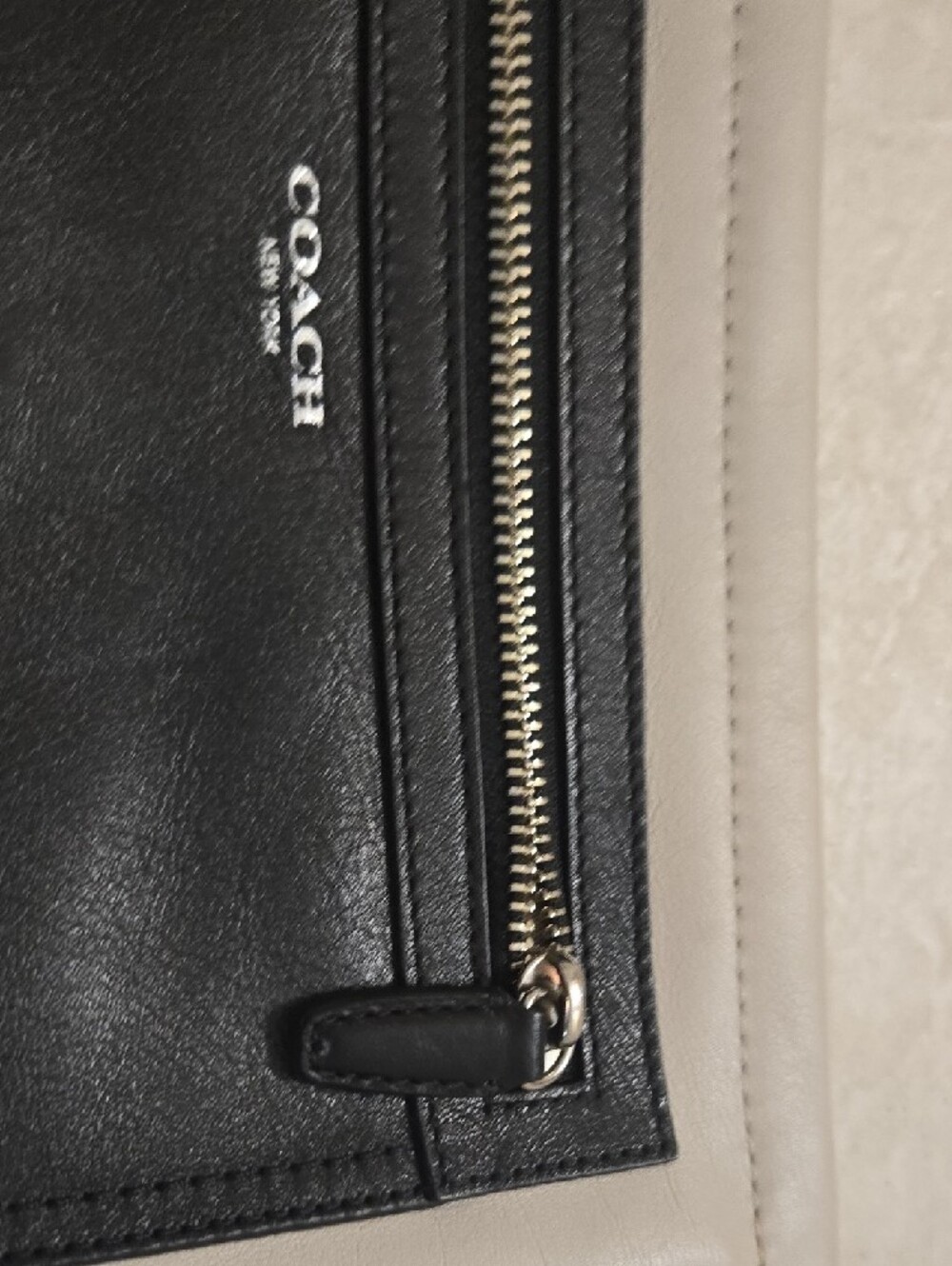 Coach Black and Cream Leather Wristlet Clutch NWT - Picture 3 of 5
